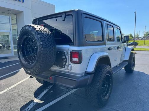 Silver Zynith Clearcoat 2022 Jeep Wrangler Unlimited Sahara