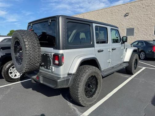 Silver Zynith Clearcoat 2022 Jeep Wrangler Unlimited Sahara