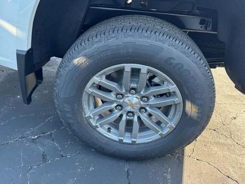 Summit White 2026 Chevrolet Colorado LT