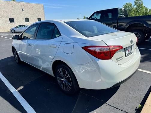 Blizzard Pearl 2017 Toyota Corolla LE