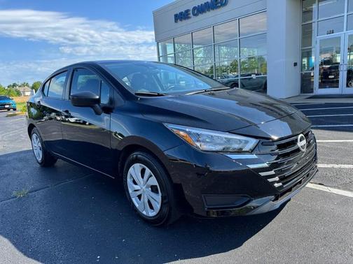 Super Black 2025 Nissan Versa 1.6 S
