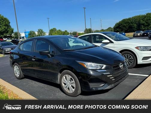 Super Black 2025 Nissan Versa 1.6 S