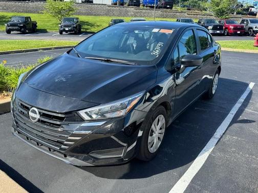 Super Black 2025 Nissan Versa 1.6 S