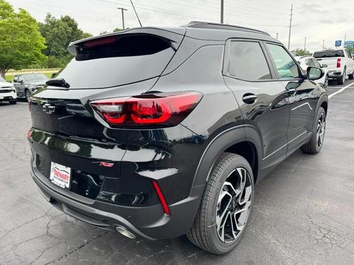 Mosaic Black Metallic 2026 Chevrolet Trailblazer RS