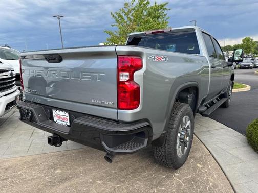 Sterling Gray Metallic 2026 Chevrolet Silverado 2500 Custom