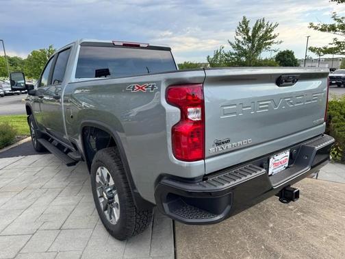 Sterling Gray Metallic 2026 Chevrolet Silverado 2500 Custom