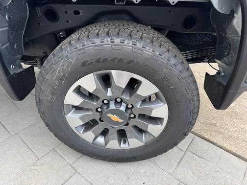 Sterling Gray Metallic 2026 Chevrolet Silverado 2500 Custom