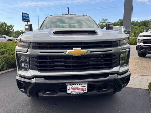 Sterling Gray Metallic 2026 Chevrolet Silverado 2500 Custom