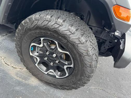 Granite Crystal Metallic Clearcoat 2023 Jeep Wrangler 4xe Rubicon