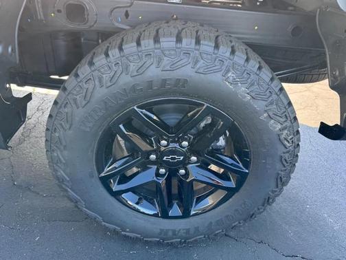 Sterling Gray Metallic 2026 Chevrolet Silverado 1500 Custom Trail Boss