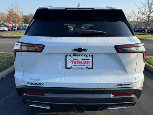Polar White Tricoat 2026 Chevrolet Equinox FWD ACTIV
