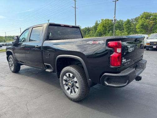 Black 2026 Chevrolet Silverado 2500 Custom