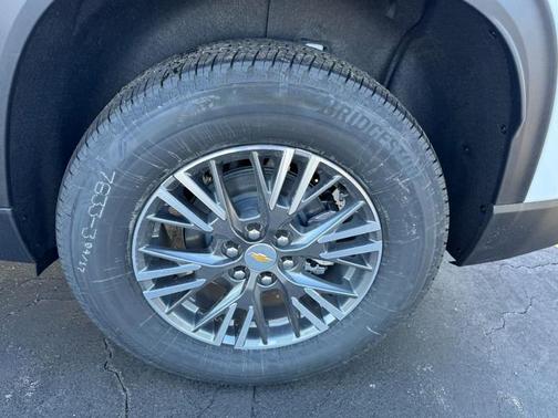 Summit White 2026 Chevrolet Traverse LT