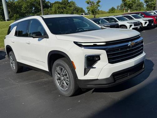 Summit White 2026 Chevrolet Traverse LT