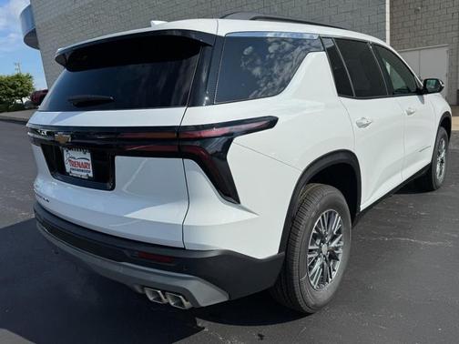 Summit White 2026 Chevrolet Traverse LT