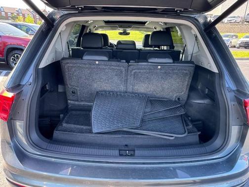 Platinum Gray Metallic 2018 Volkswagen Tiguan 2.0T SEL
