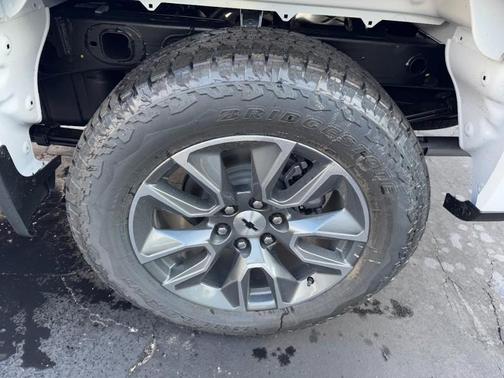 Summit White 2026 Chevrolet Silverado 1500 RST