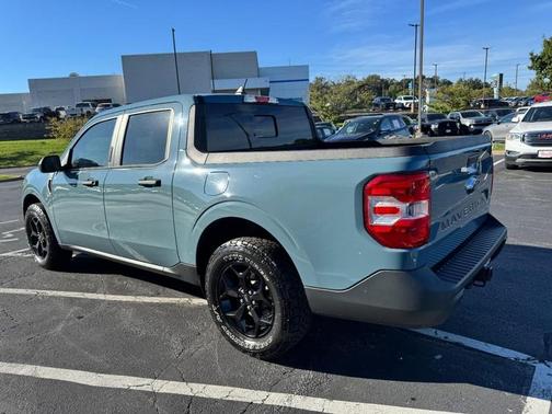 Alto Blue Tinted Clearcoat Metallic 2022 Ford Maverick XLT