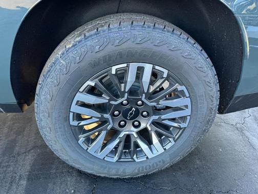 2026 Chevrolet Suburban Z71, 4WD