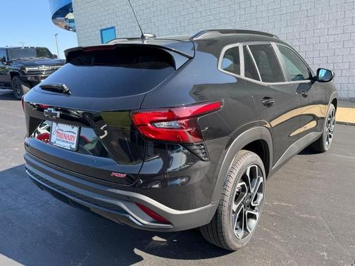 Mosaic Black Metallic 2026 Chevrolet Trax FWD 2RS