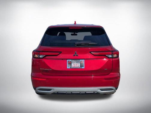 Red Diamond 2022 Mitsubishi Outlander SE