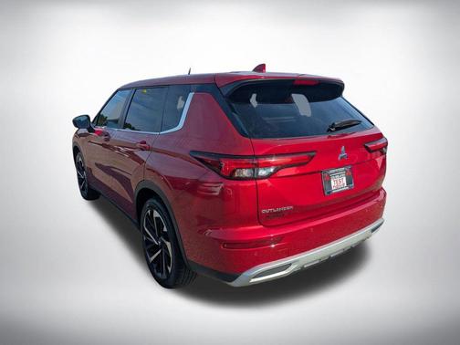 Red Diamond 2022 Mitsubishi Outlander SE