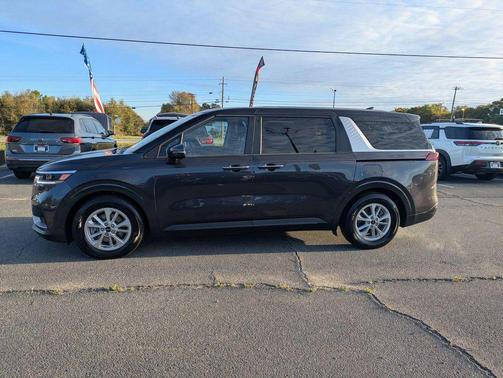 2024 Kia Carnival LX