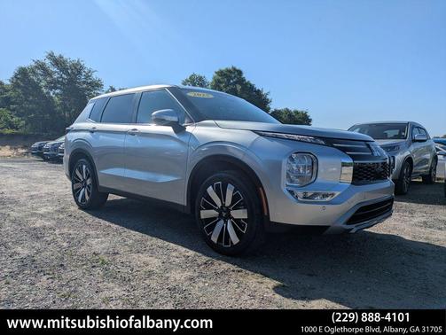 Alloy Silver Metallic 2025 Mitsubishi Outlander SE 2.5 2WD