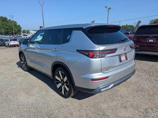 Alloy Silver Metallic 2025 Mitsubishi Outlander SE 2.5 2WD