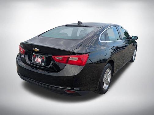 Mosaic Black Metallic 2022 Chevrolet Malibu 1LS