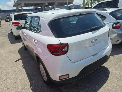 2021 Hyundai VENUE SE