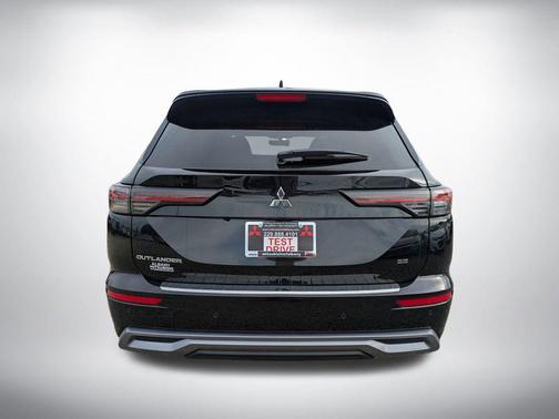 Black Diamond 2026 Mitsubishi Outlander SE