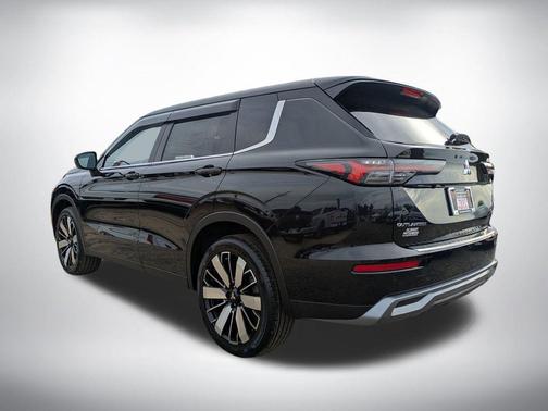 Black Diamond 2026 Mitsubishi Outlander SE
