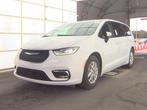 Bright White Clearcoat 2023 Chrysler Pacifica Touring L