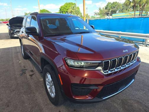 Velvet Red Pearlcoat 2023 Jeep Grand Cherokee Laredo