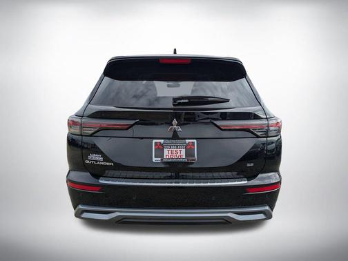 Black Diamond 2026 Mitsubishi Outlander SE