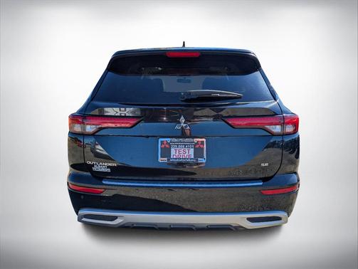 2022 Mitsubishi Outlander Black Edition 2WD