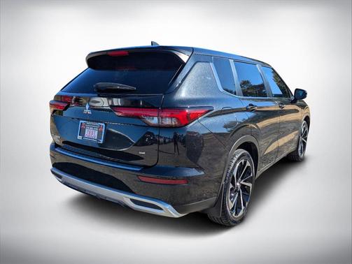 2022 Mitsubishi Outlander Black Edition 2WD