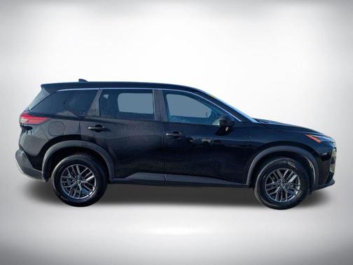 Super Black 2023 Nissan Rogue S