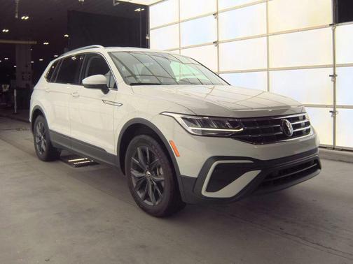 Pure White 2024 Volkswagen Tiguan 2.0T SE