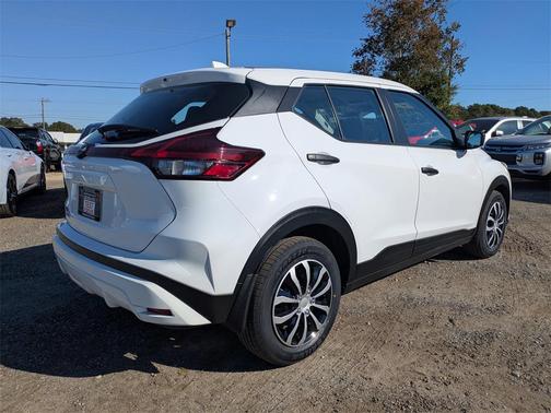 2024 Nissan Kicks S