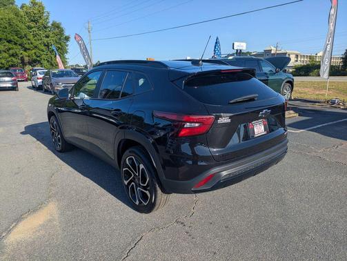 Mosaic Black Metallic 2025 Chevrolet Trax FWD 2RS