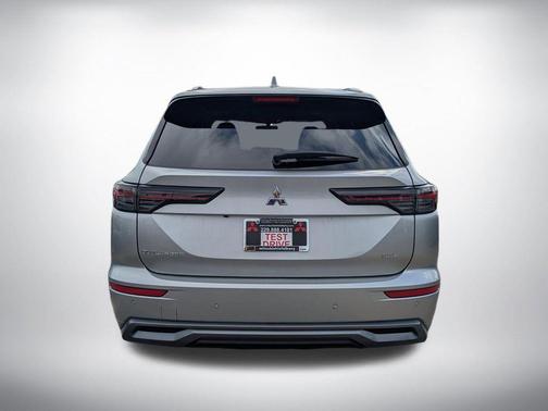 Alloy Silver Metallic 2025 Mitsubishi Outlander SEL 2.5 2WD