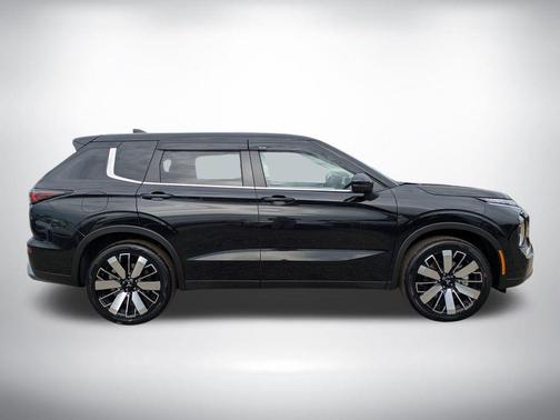 Black Diamond 2026 Mitsubishi Outlander SE