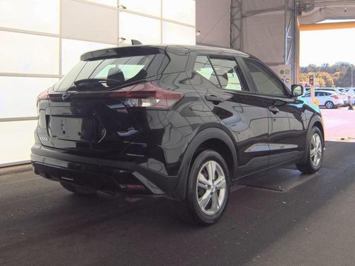 2023 Nissan Kicks S