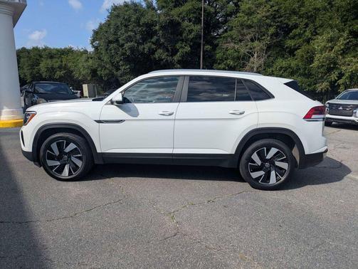 Pure White 2024 Volkswagen Atlas Cross Sport 2.0T SE w/Technology