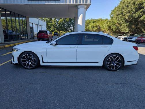Alpine White 2021 BMW 740 740i