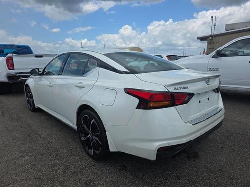 2023 Nissan Altima SR FWD