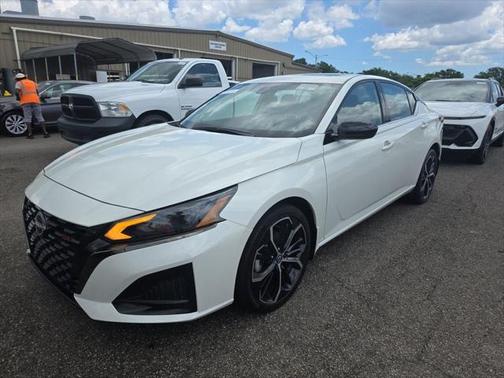 2023 Nissan Altima SR FWD