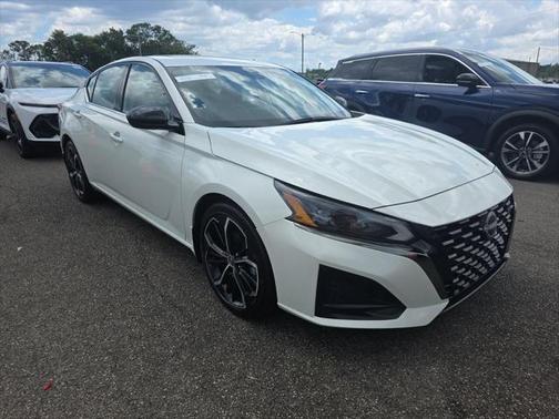 2023 Nissan Altima SR FWD